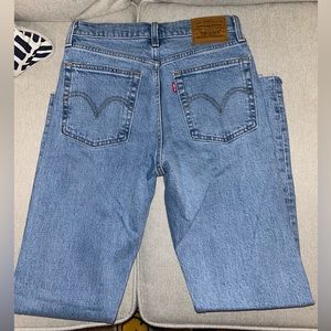 Light Wash High Rise Levi Jean